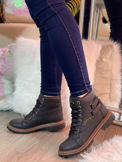 BOTA VELEZ DOBLE CORREA-ESTILO Y COMODIDAD